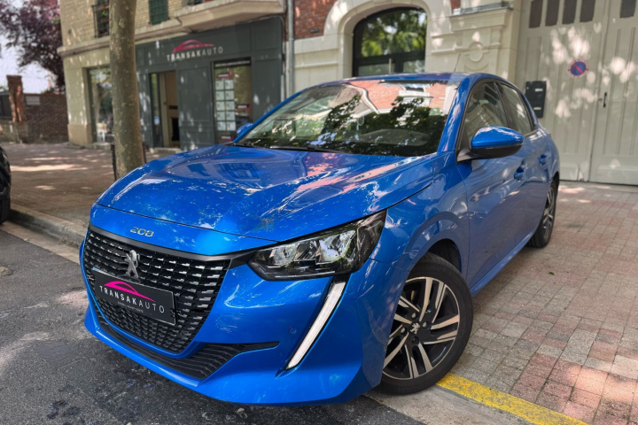 PEUGEOT 208